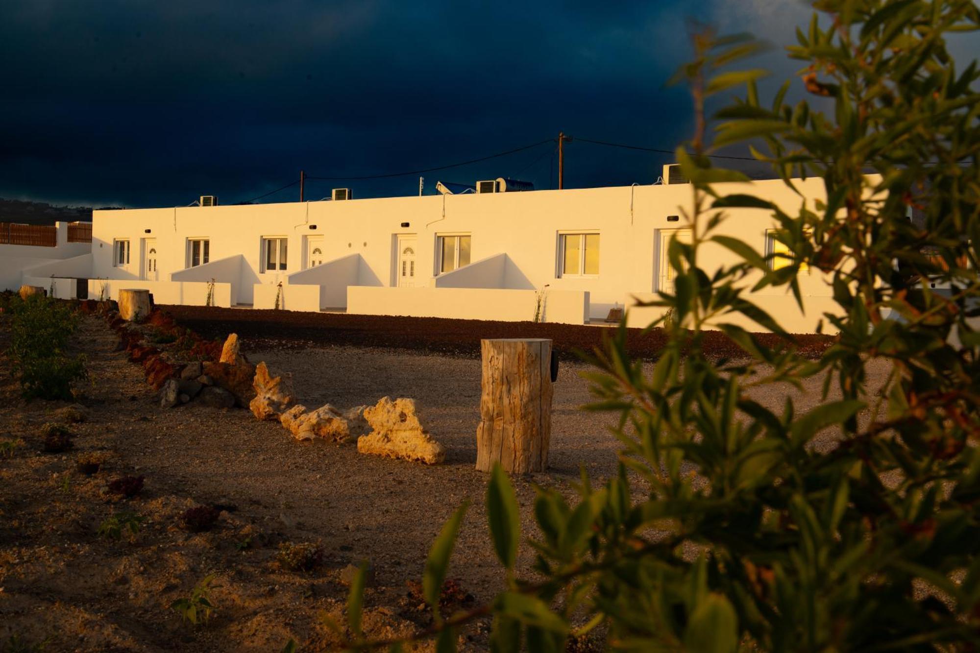 Calma Eco Houses Sunset View Emporio  エクステリア 写真